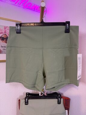 NWT Lululemon Align High-Rise Shorts 4” Size 14 Desert Green Nulu Yoga